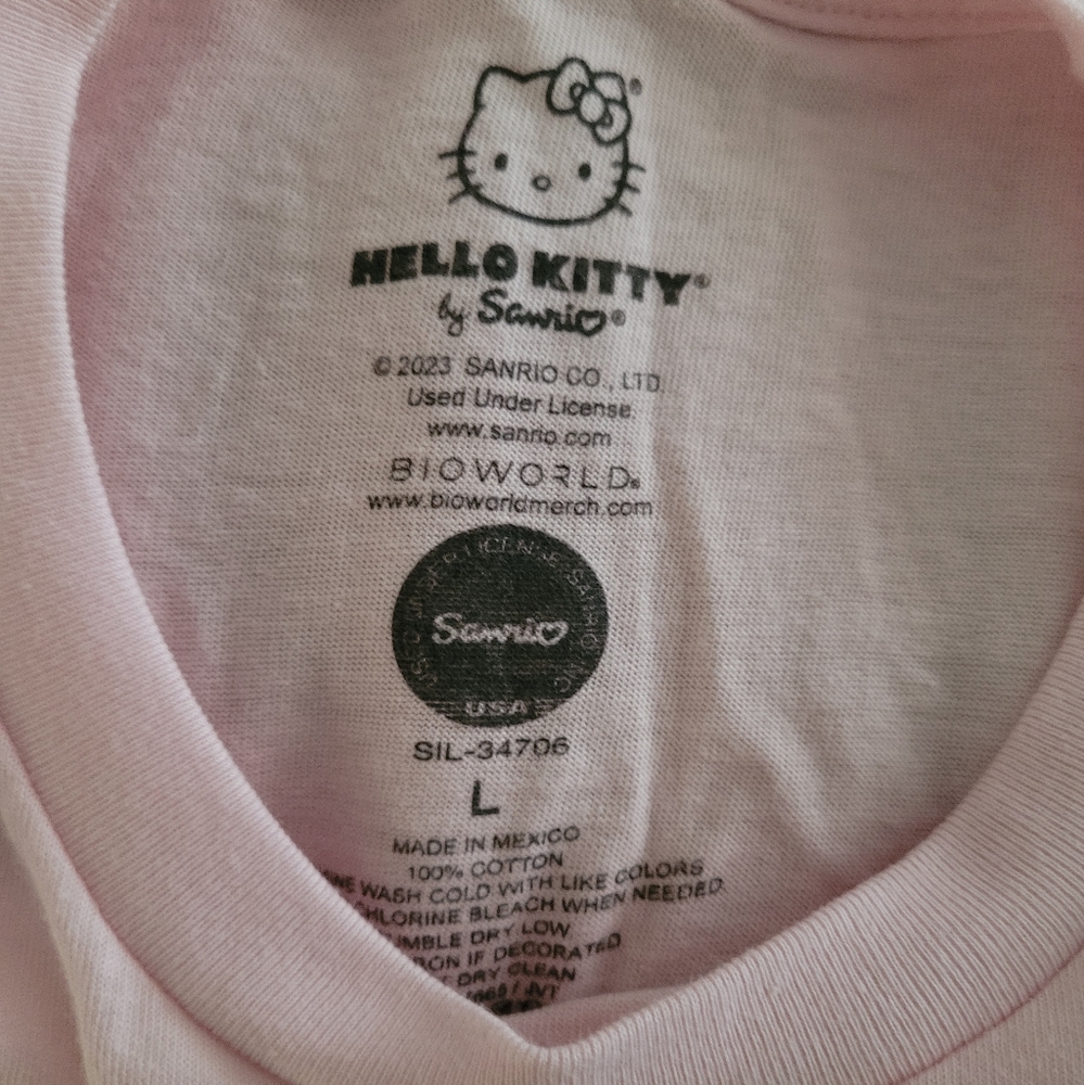 Hello Kitty T-Shirt - Picture 2 of 3